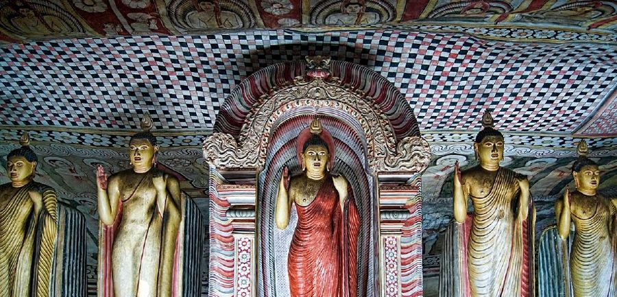 Buddha statues inside Dambulla Cave Temple